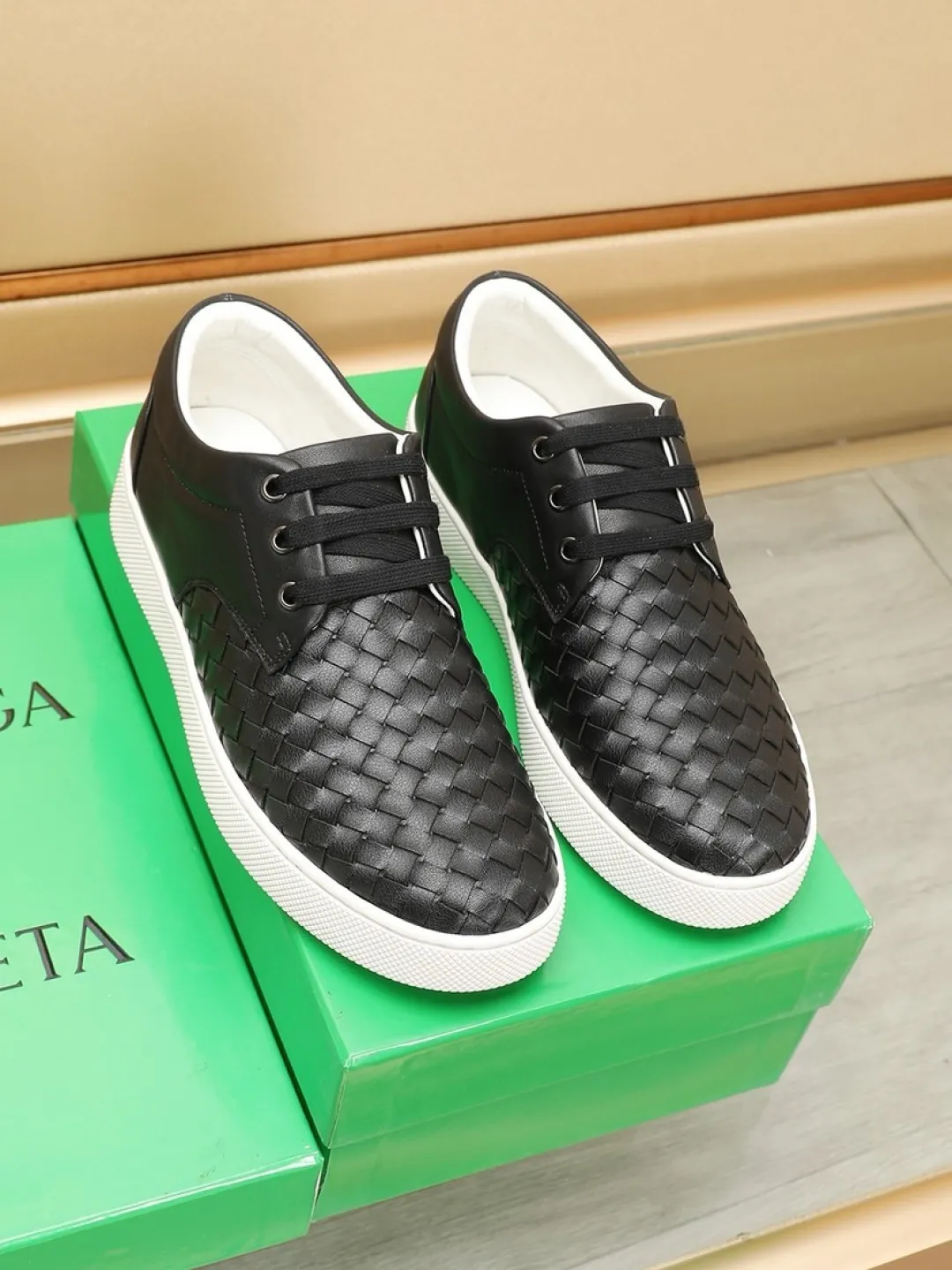 Men's Men's Shoes💰P 500💰【BV】Classic Casual Shoes🔍Winning the world's recognized top brand with details and creativity, the details highlight traditional hand stitching. The upper is made of original first-layer cowhide woven surface, and the cowhide lining is environmentally friendly. ♻️Does not fade. 💪Sole: Rubber original outsole specially provided by the original factory. ⚠Can be entered and exited at will. Welcome to compare. ⚠Number of sizes: 38-45 (customized in 45)